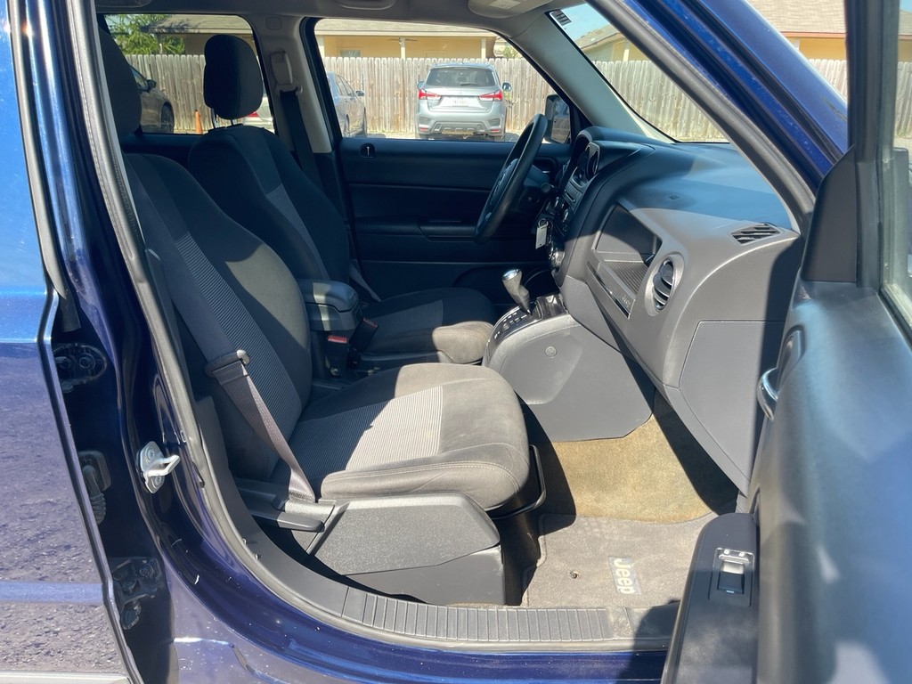 Jeep Patriot Vehicle Full-screen Gallery Image 16