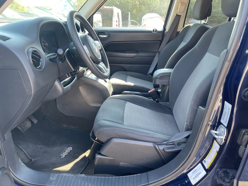 Jeep Patriot Vehicle Full-screen Gallery Image 17