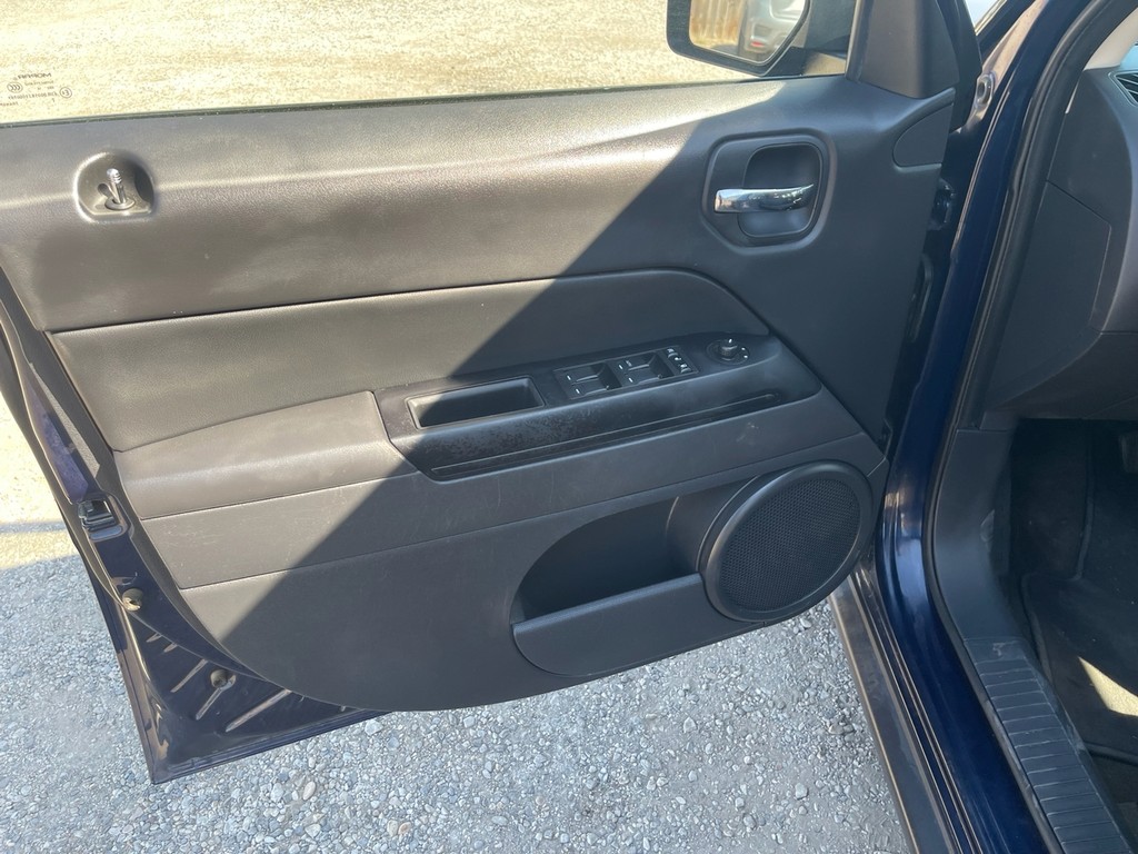 Jeep Patriot Vehicle Full-screen Gallery Image 18