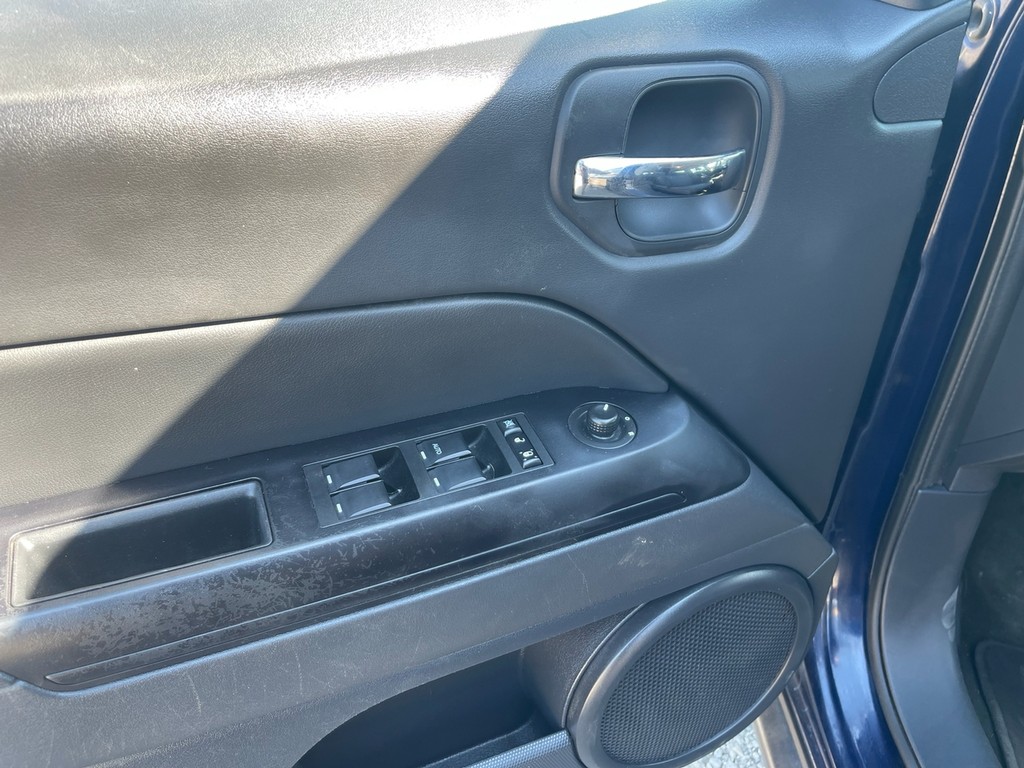 Jeep Patriot Vehicle Full-screen Gallery Image 19