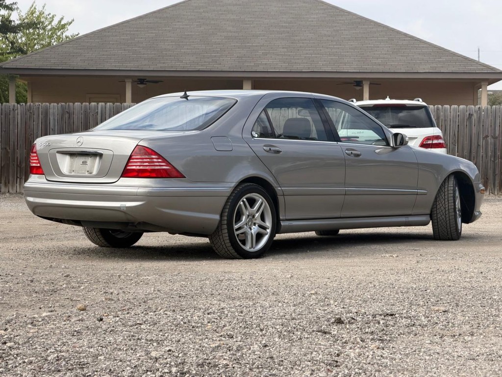 Mercedes-Benz S-Class Vehicle Full-screen Gallery Image 3