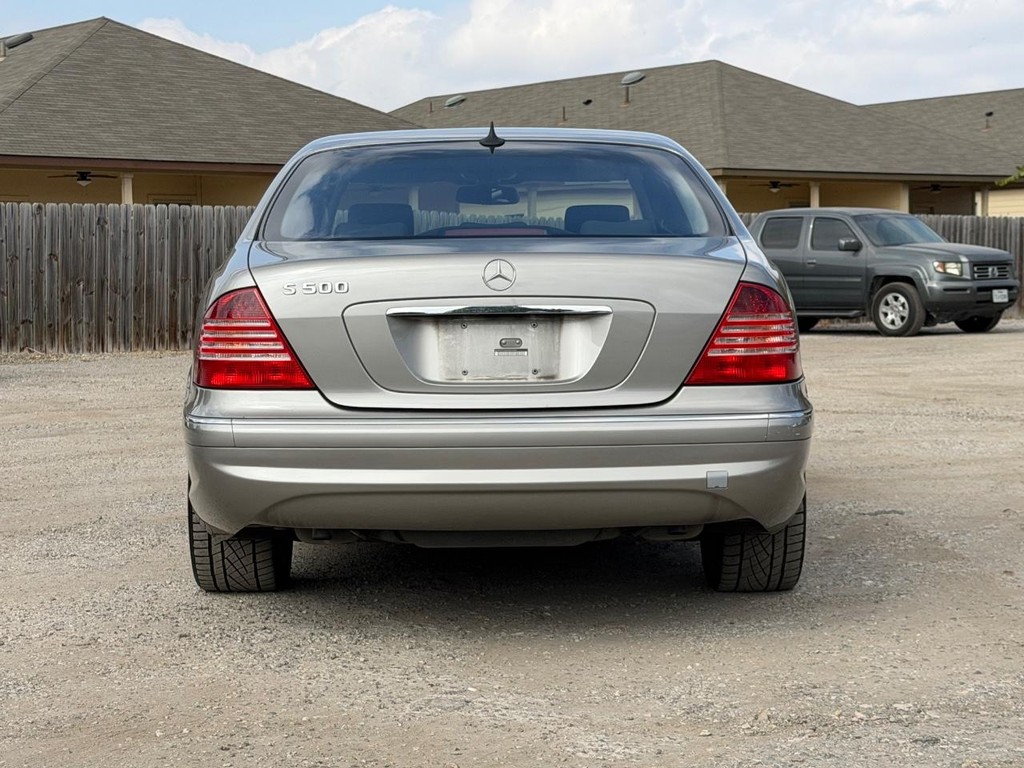 Mercedes-Benz S-Class Vehicle Full-screen Gallery Image 4
