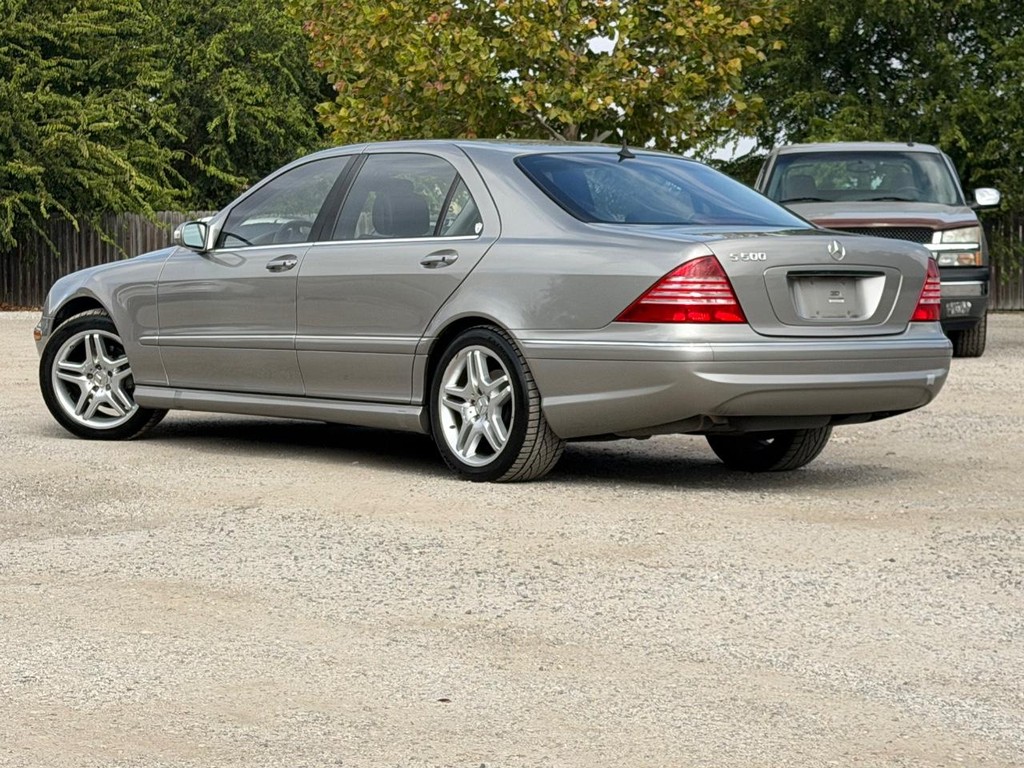 Mercedes-Benz S-Class Vehicle Full-screen Gallery Image 5