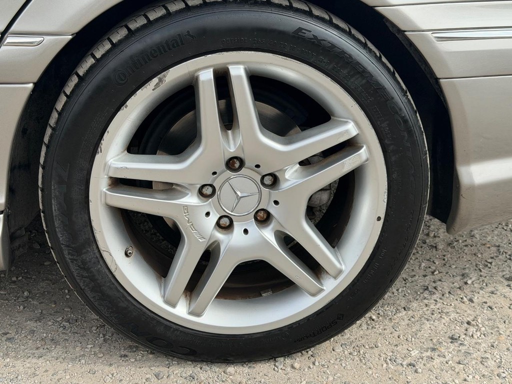 Mercedes-Benz S-Class Vehicle Full-screen Gallery Image 6