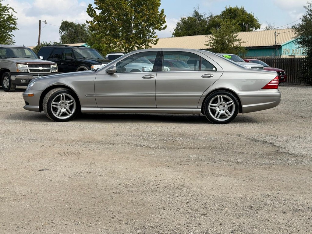 Mercedes-Benz S-Class Vehicle Full-screen Gallery Image 7