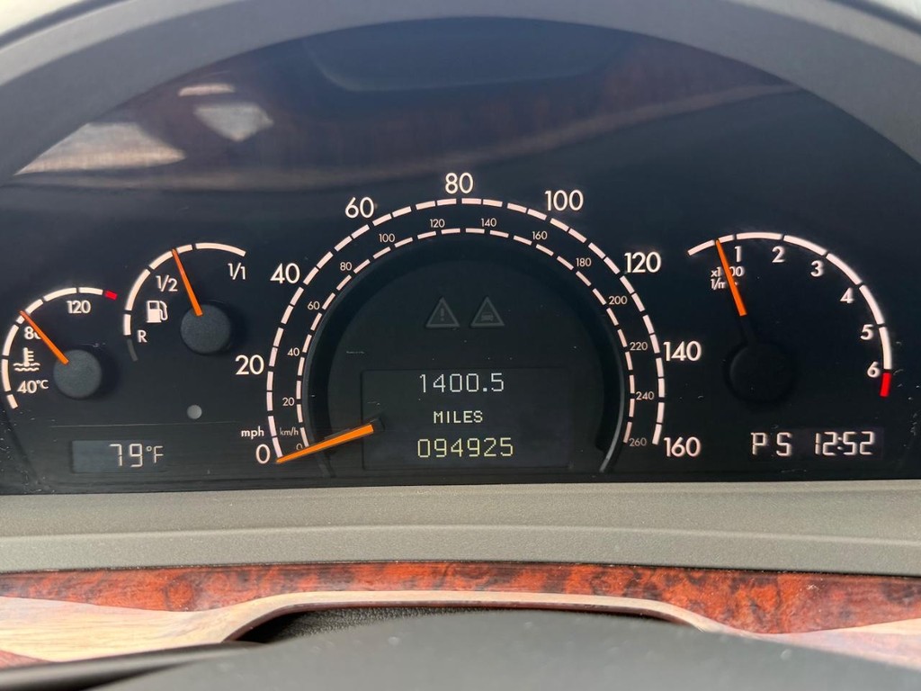 Mercedes-Benz S-Class Vehicle Full-screen Gallery Image 20