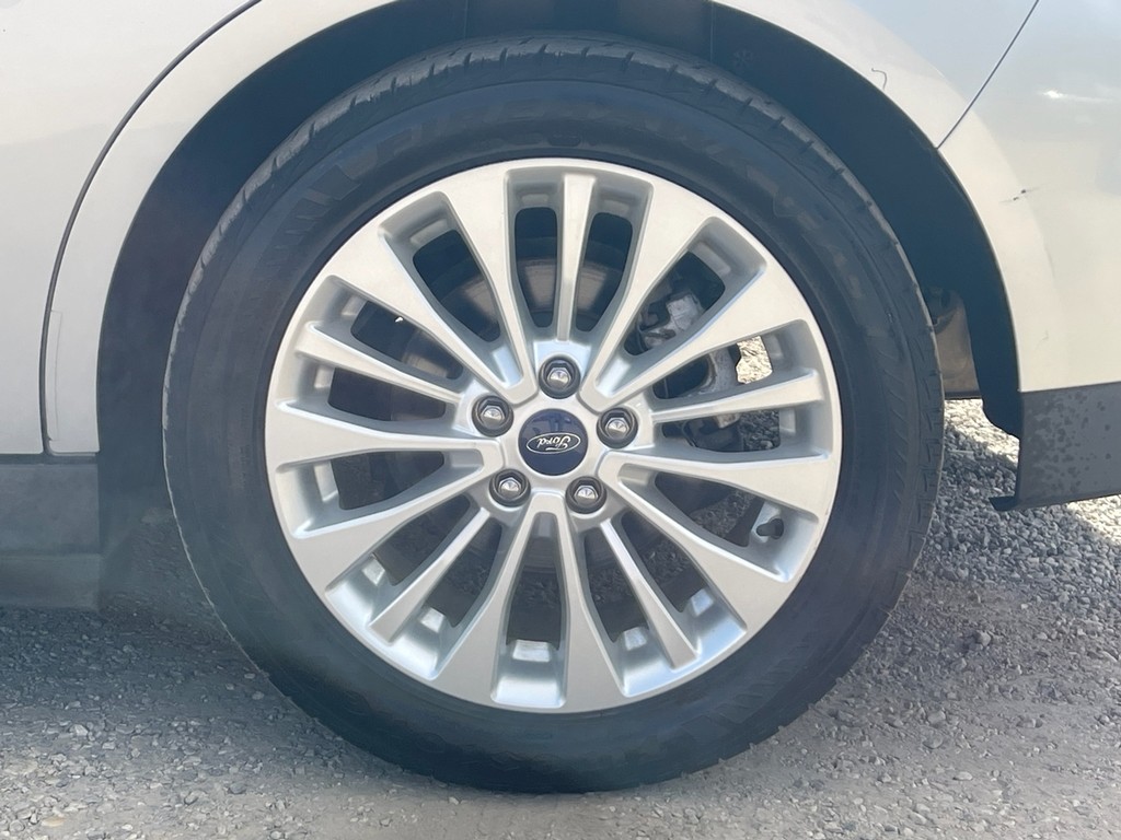 Ford C-Max Hybrid Vehicle Full-screen Gallery Image 7