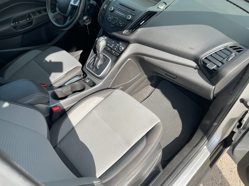 Ford C-Max Hybrid Vehicle Full-screen Gallery Image 16