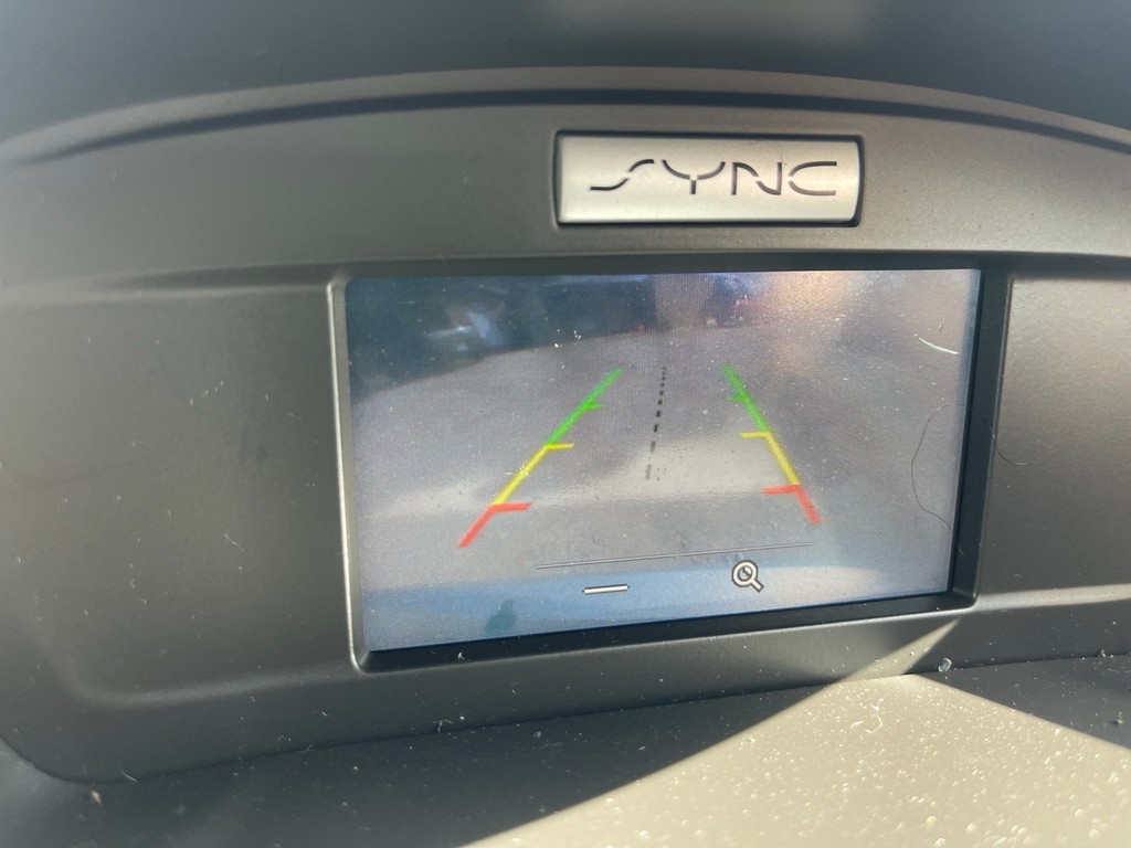 Ford C-Max Hybrid Vehicle Full-screen Gallery Image 23