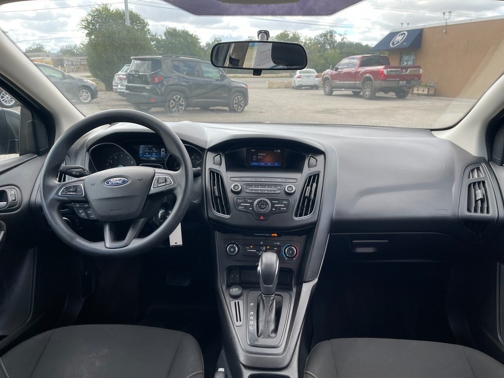 Ford Focus Vehicle Full-screen Gallery Image 12