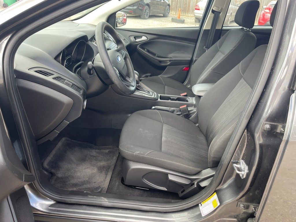 Ford Focus Vehicle Full-screen Gallery Image 17