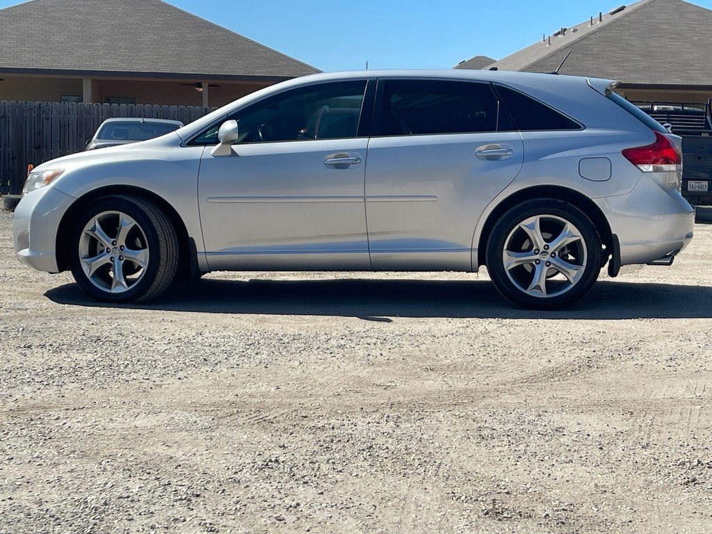 Toyota Venza Vehicle Full-screen Gallery Image 08