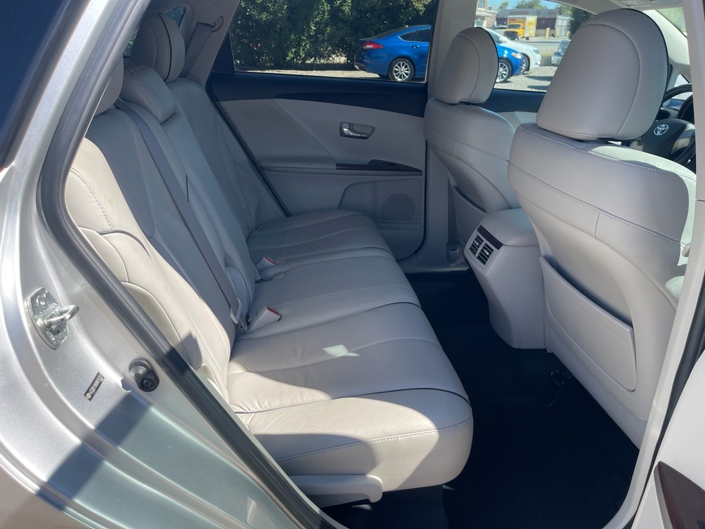 Toyota Venza Vehicle Full-screen Gallery Image 11