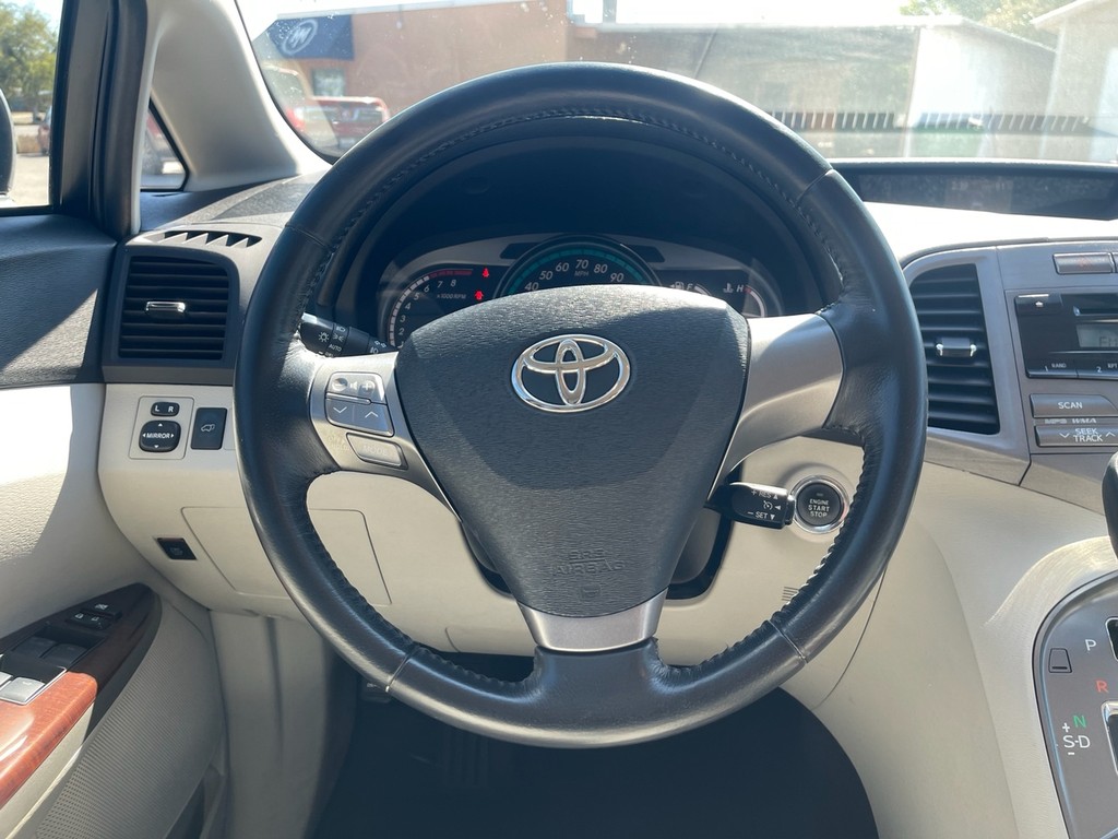 Toyota Venza Vehicle Full-screen Gallery Image 13