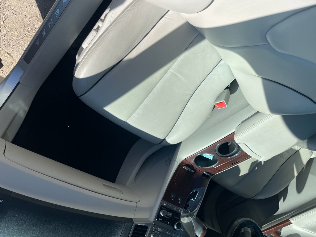 Toyota Venza Vehicle Full-screen Gallery Image 15