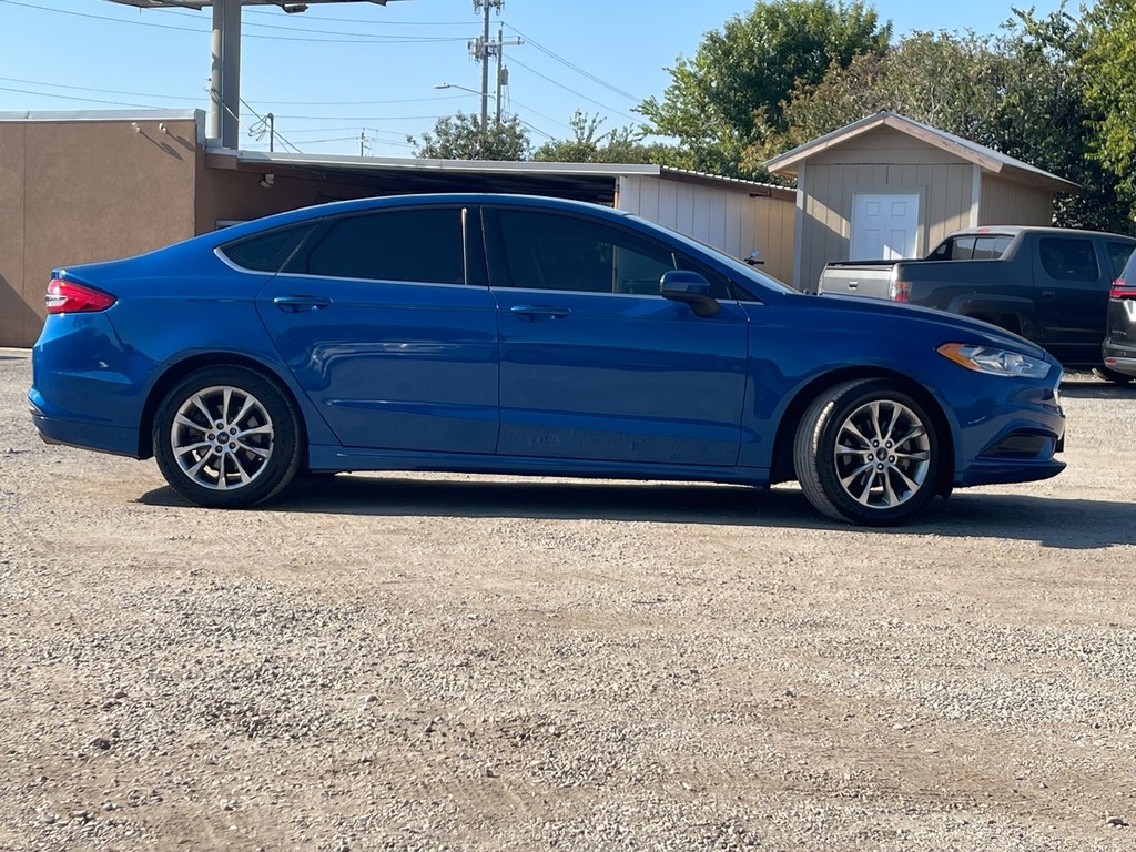 Ford Fusion Vehicle Full-screen Gallery Image 02