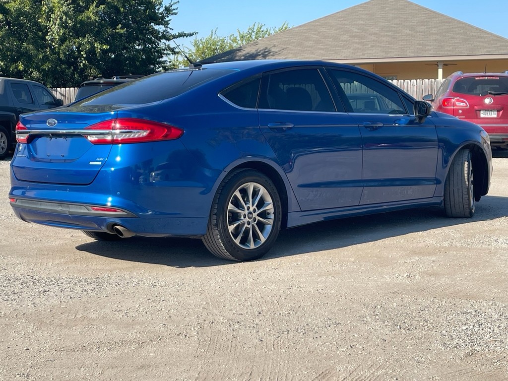 Ford Fusion Vehicle Full-screen Gallery Image 03