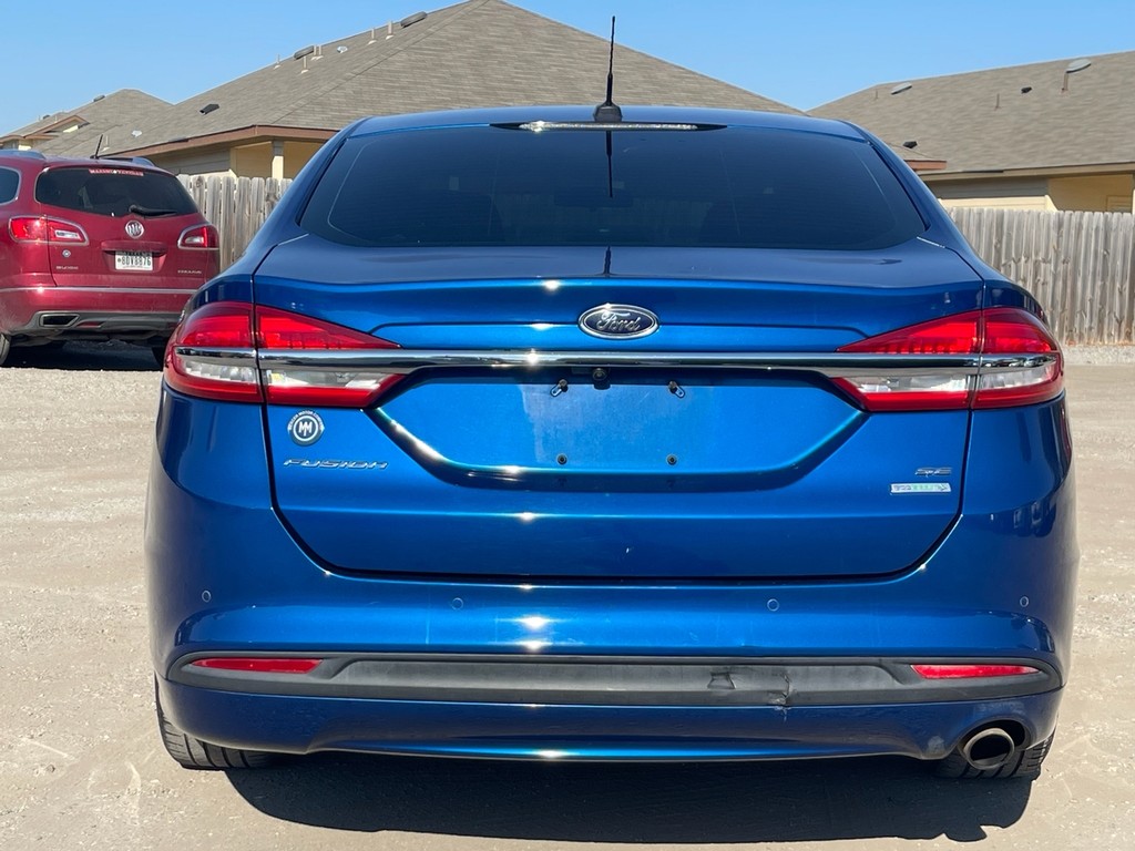 Ford Fusion Vehicle Full-screen Gallery Image 04