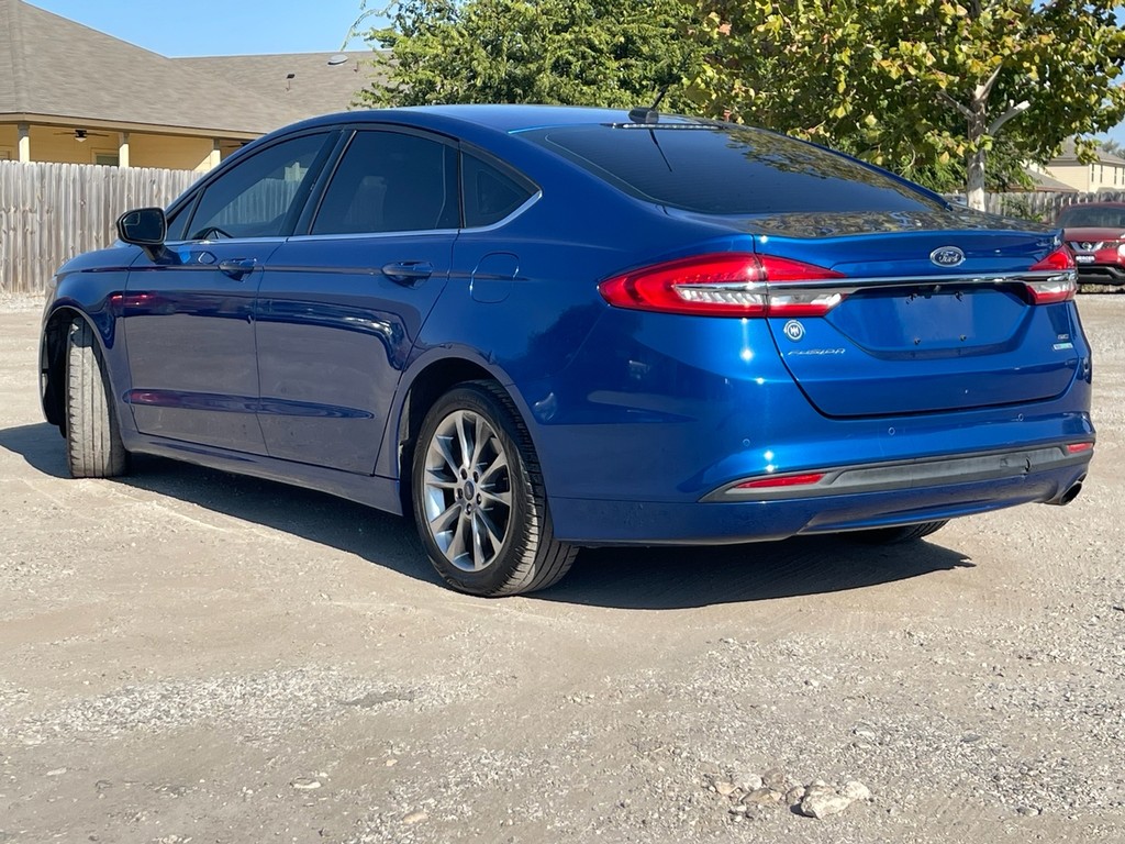 Ford Fusion Vehicle Full-screen Gallery Image 06