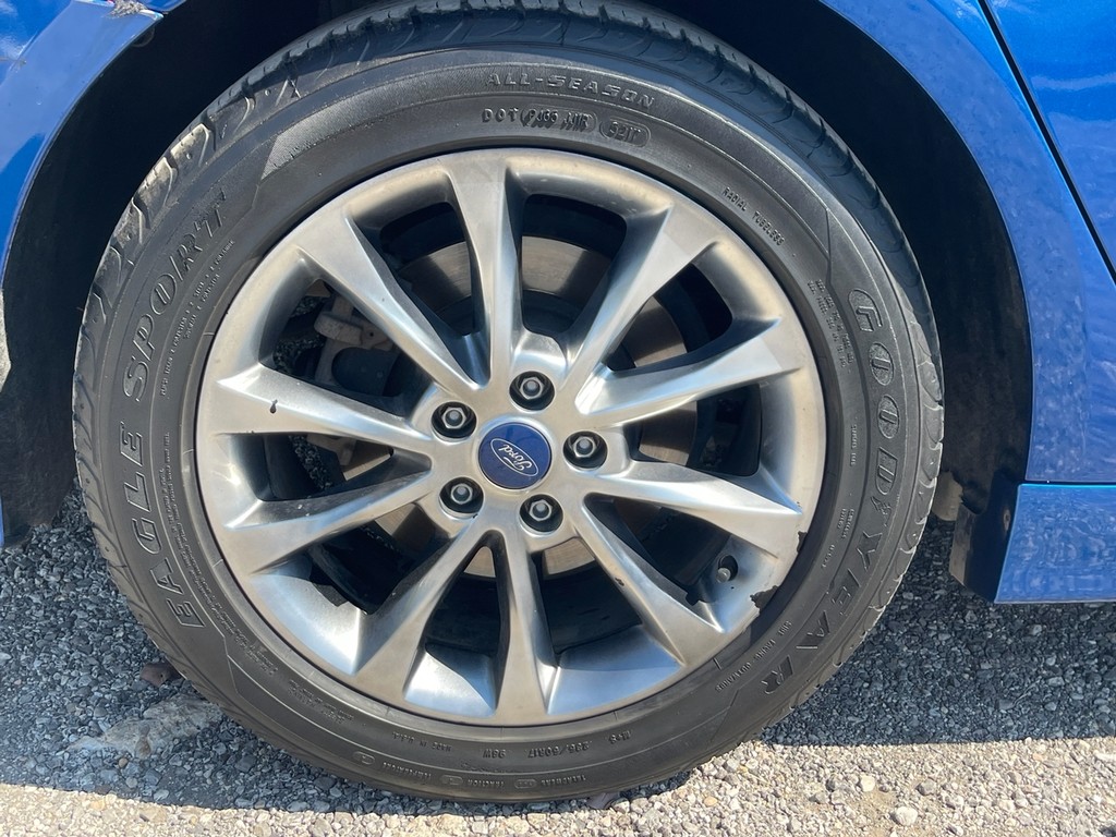 Ford Fusion Vehicle Full-screen Gallery Image 07