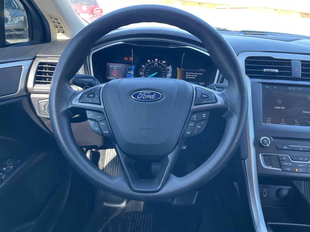 Ford Fusion Vehicle Full-screen Gallery Image 13