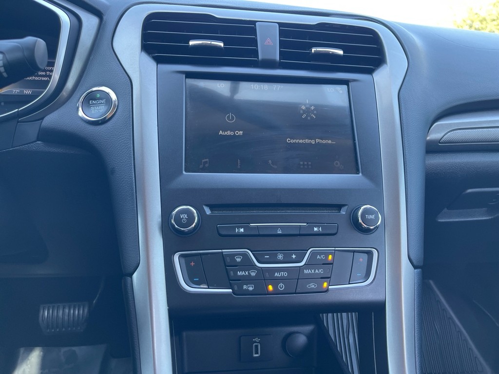 Ford Fusion Vehicle Full-screen Gallery Image 14