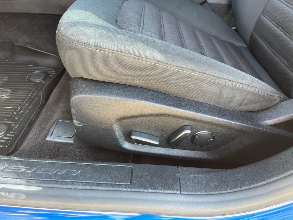 Ford Fusion Vehicle Full-screen Gallery Image 18