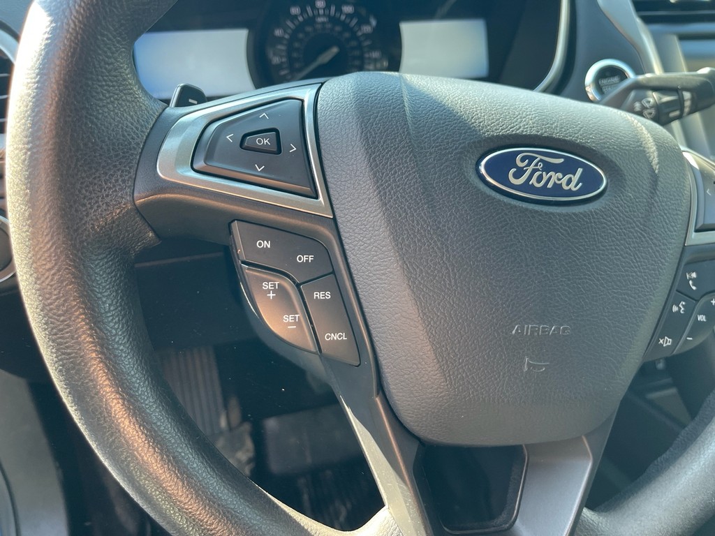 Ford Fusion Vehicle Full-screen Gallery Image 21