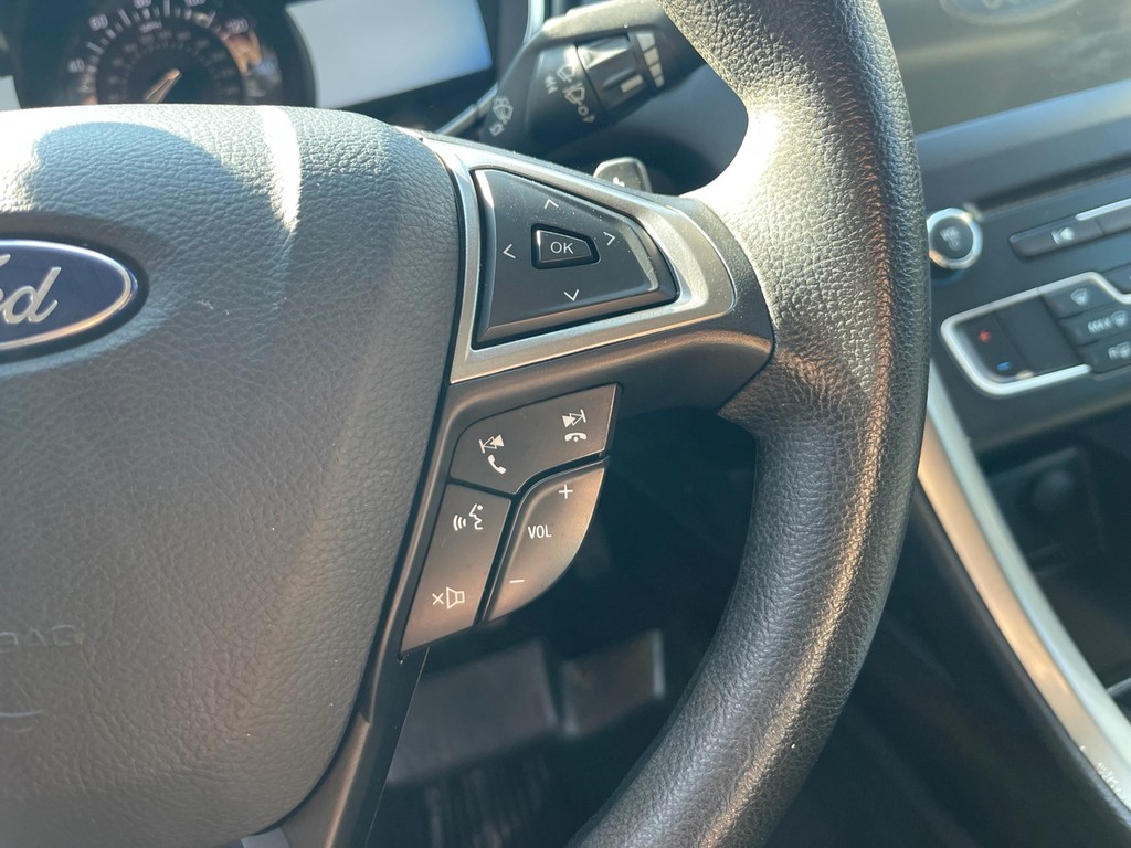 Ford Fusion Vehicle Full-screen Gallery Image 22