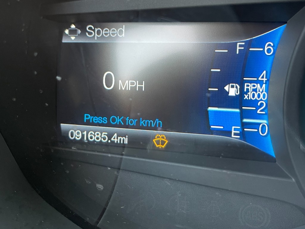 Ford Fusion Vehicle Full-screen Gallery Image 23