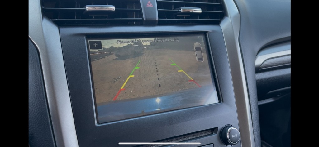 Ford Fusion Vehicle Full-screen Gallery Image 24