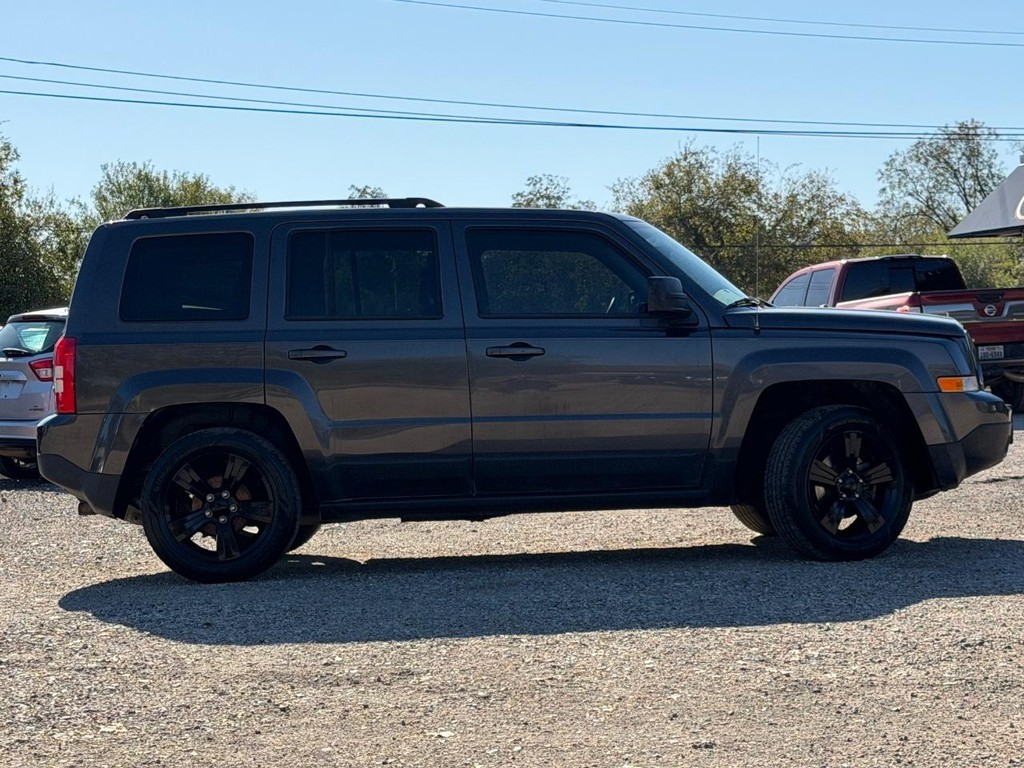 Jeep Patriot Vehicle Full-screen Gallery Image 2
