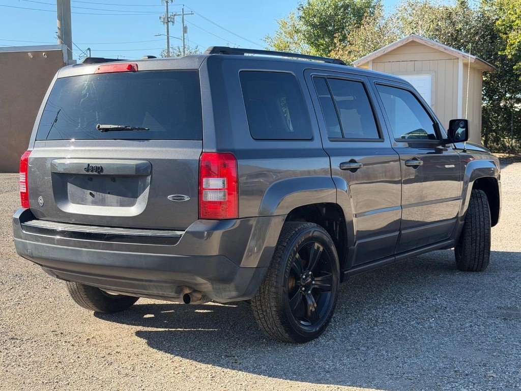 Jeep Patriot Vehicle Full-screen Gallery Image 3