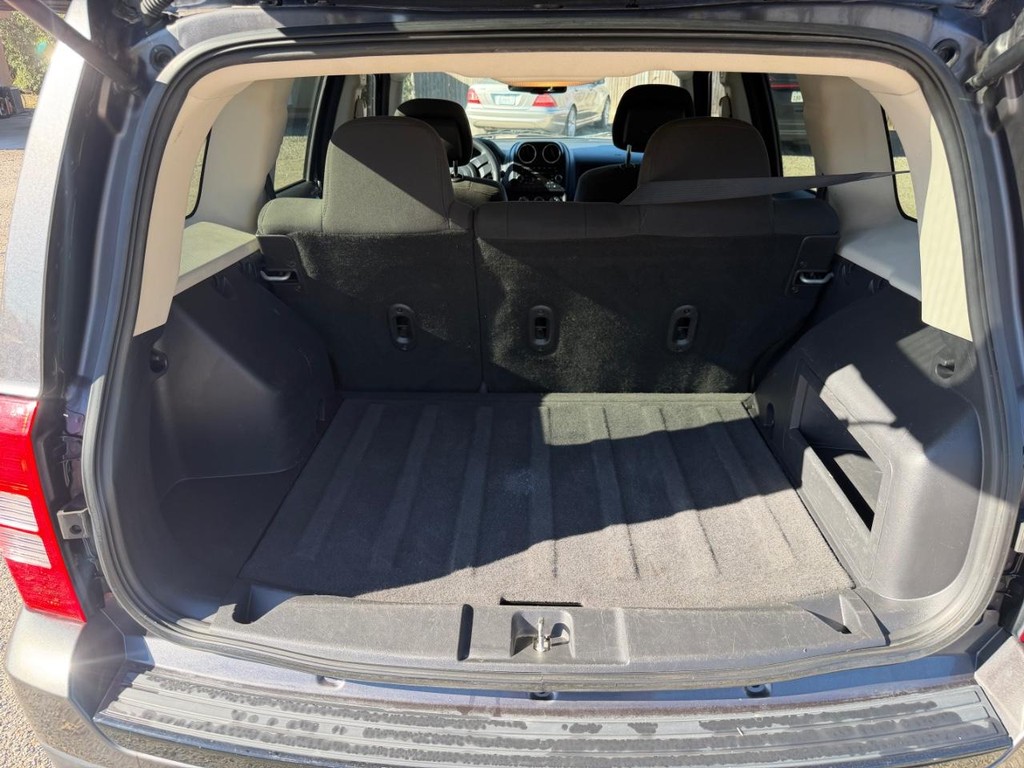 Jeep Patriot Vehicle Full-screen Gallery Image 5