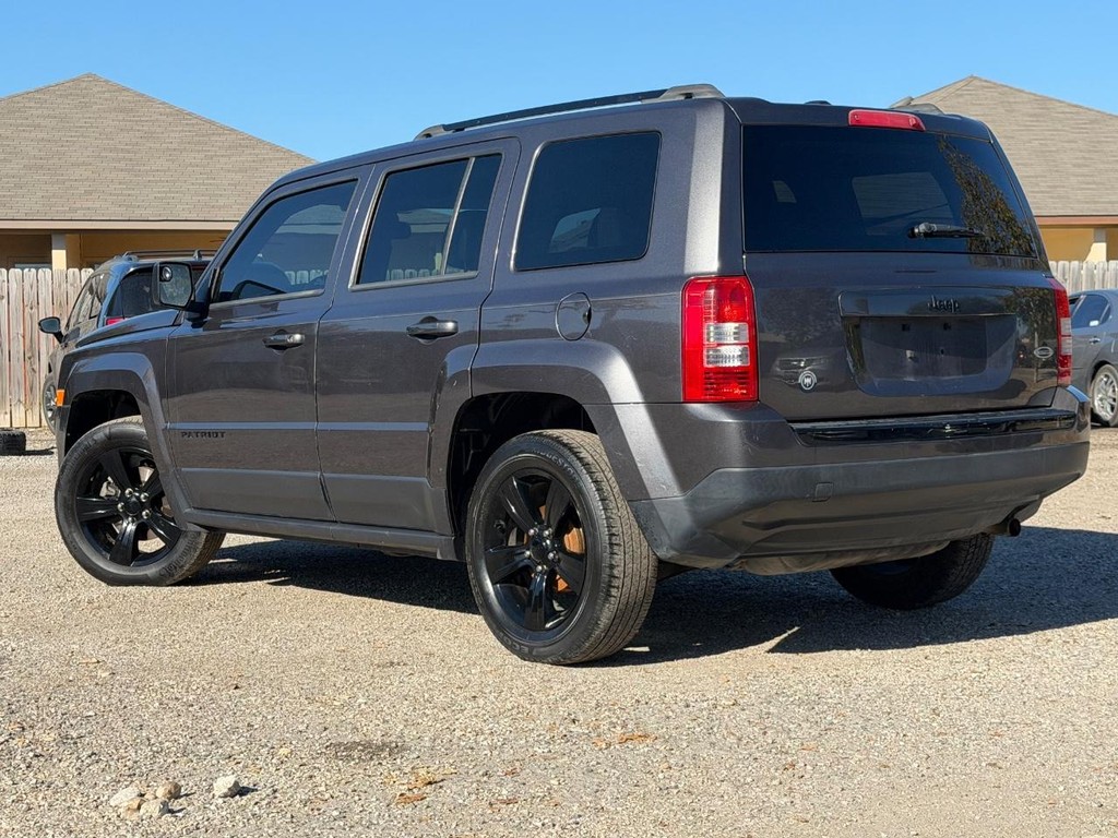 Jeep Patriot Vehicle Full-screen Gallery Image 6