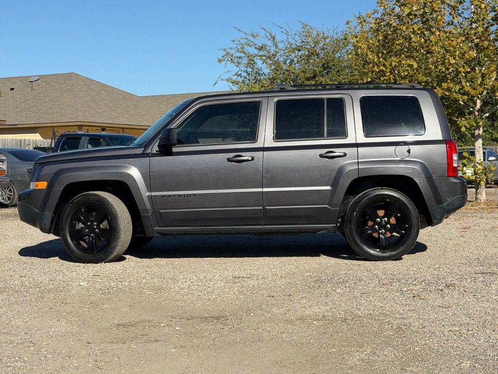 Jeep Patriot Vehicle Full-screen Gallery Image 8