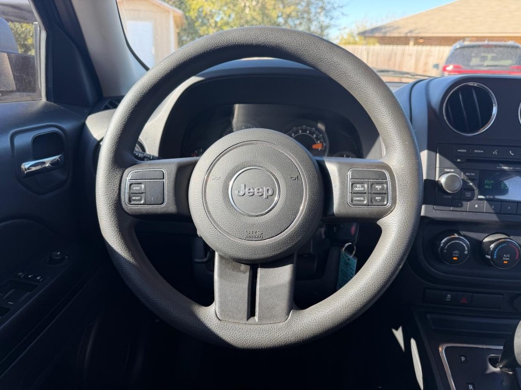 Jeep Patriot Vehicle Full-screen Gallery Image 13