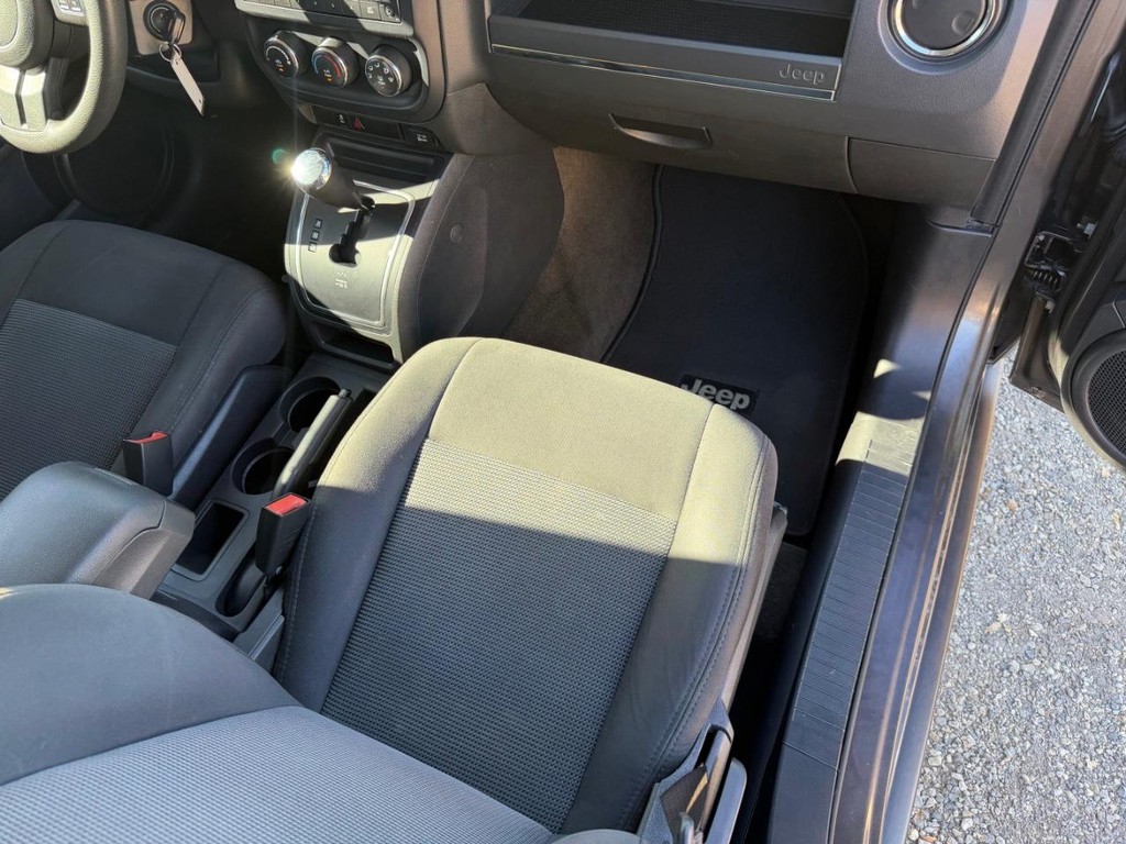 Jeep Patriot Vehicle Full-screen Gallery Image 15