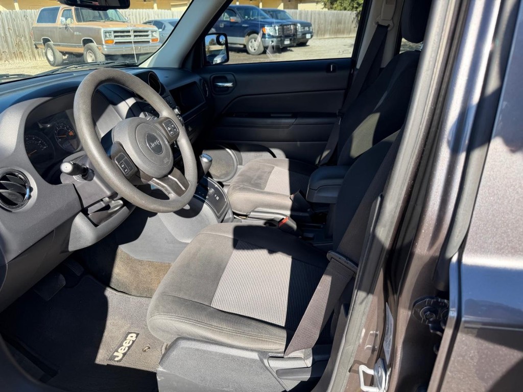 Jeep Patriot Vehicle Full-screen Gallery Image 17