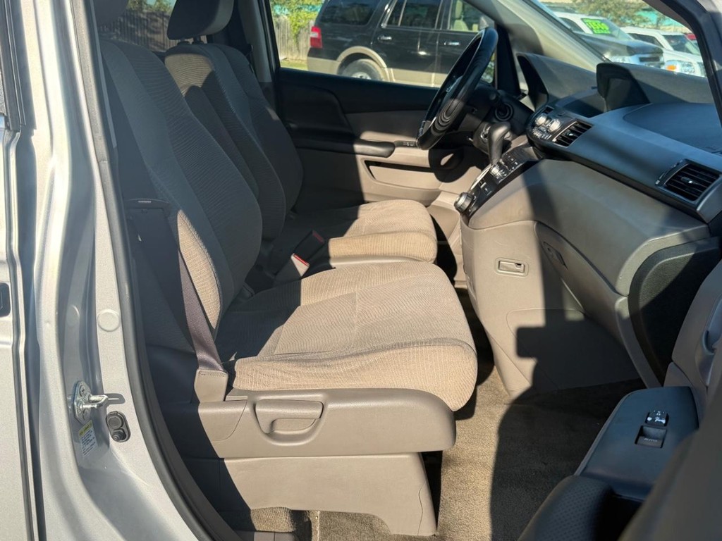 Honda Odyssey Vehicle Full-screen Gallery Image 17