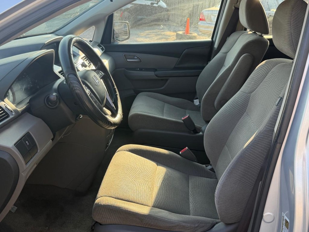 Honda Odyssey Vehicle Full-screen Gallery Image 18