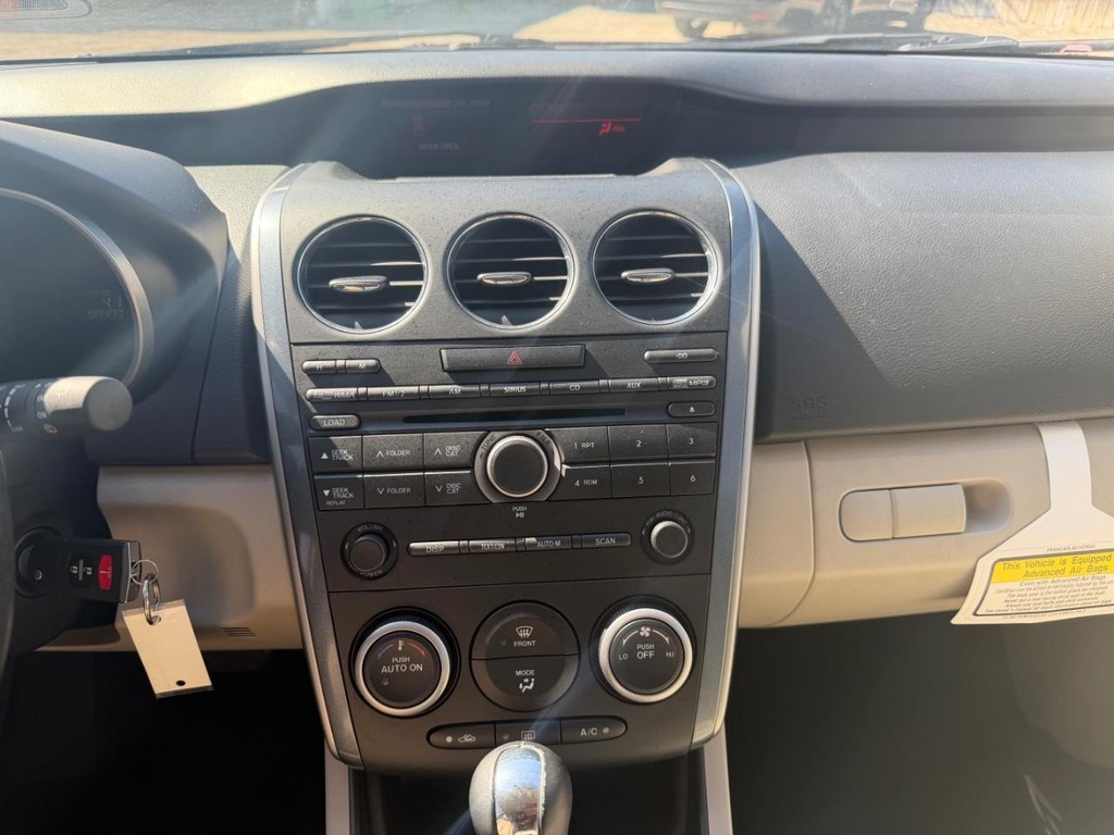 Mazda CX-7 Vehicle Full-screen Gallery Image 14