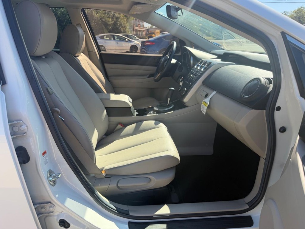 Mazda CX-7 Vehicle Full-screen Gallery Image 16