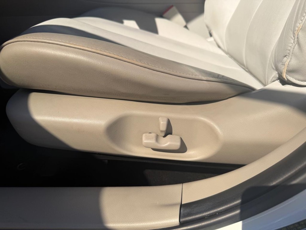 Mazda CX-7 Vehicle Full-screen Gallery Image 18