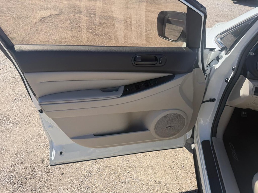 Mazda CX-7 Vehicle Full-screen Gallery Image 19