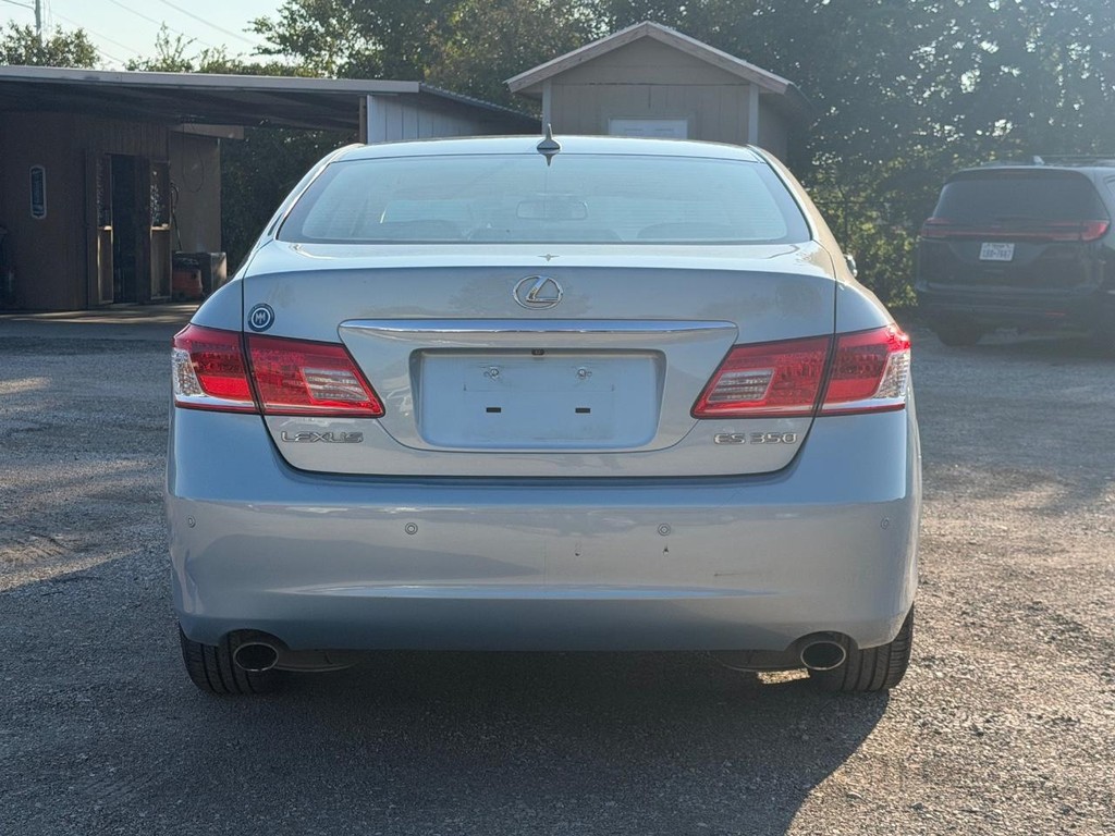 Lexus ES 350 Vehicle Full-screen Gallery Image 4