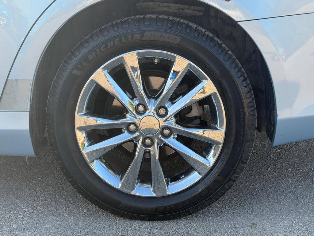 Lexus ES 350 Vehicle Full-screen Gallery Image 7