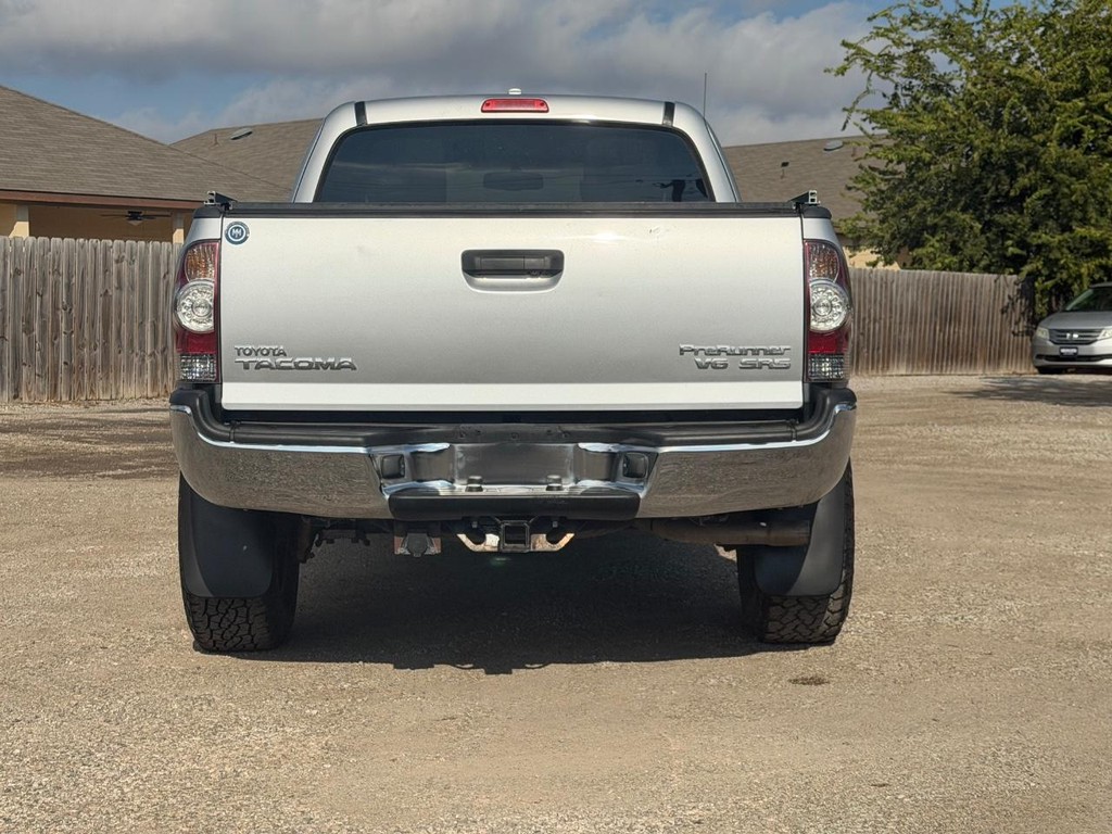 Toyota Tacoma Vehicle Full-screen Gallery Image 4