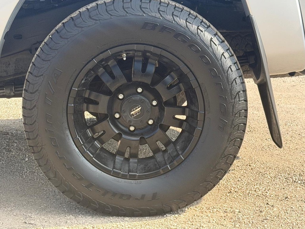 Toyota Tacoma Vehicle Full-screen Gallery Image 6