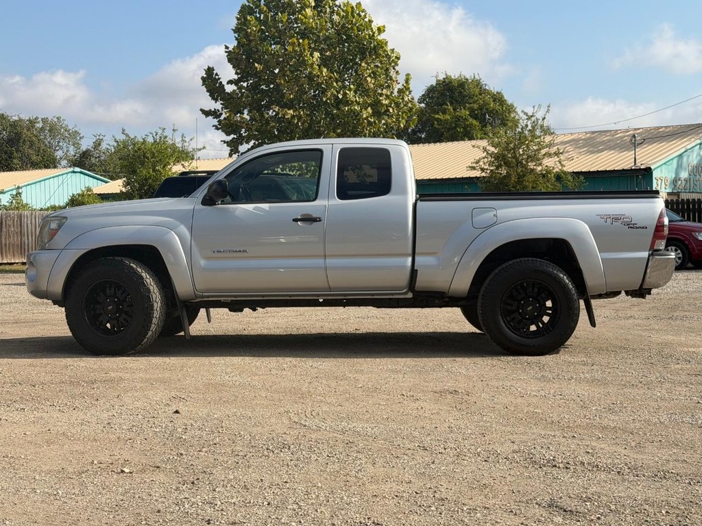 Toyota Tacoma Vehicle Full-screen Gallery Image 7